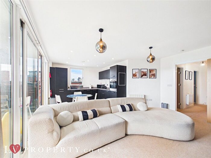 2 Bedroom Flat For Sale In Mason Way, Birmingham, West Midlands, B15