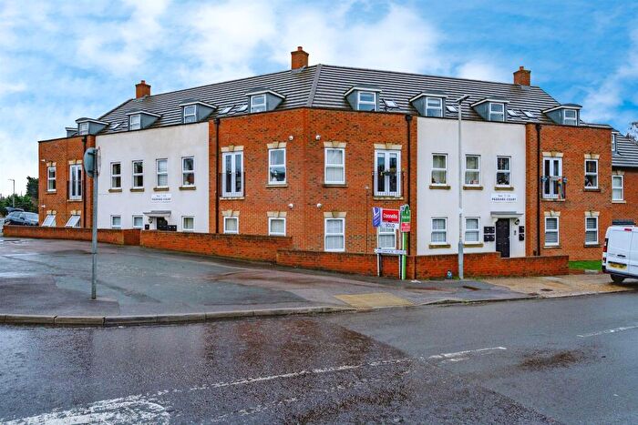 2 Bedroom Flat For Sale In Catsbrook Road, Luton, LU3