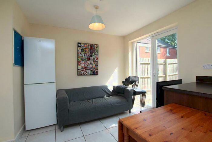 6 Bedroom Town House To Rent In Eastfields Road - Stoke Gifford, BS16