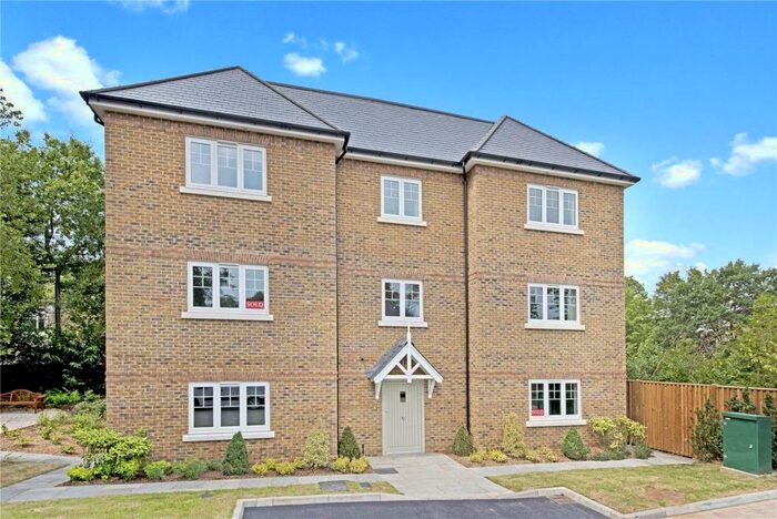 1 Bedroom Flat To Rent In Brooklands Court, Howard Place, Weybridge, Surrey, KT13