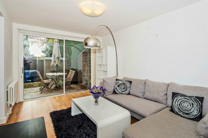 2 Bedroom Maisonette To Rent In Granby Street, Shoreditch, E2