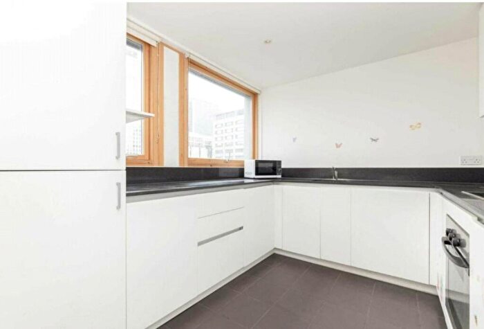 2 Bedroom Apartment To Rent In Mastmaker Road, London, E14