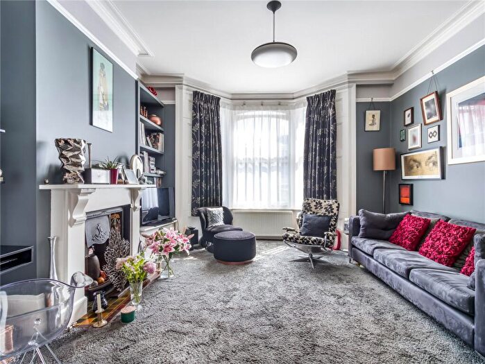 2 Bedroom Apartment For Sale In White Hart Lane, London, N22