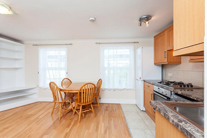 2 Bedroom Flat To Rent In Camden Park Road, NW1