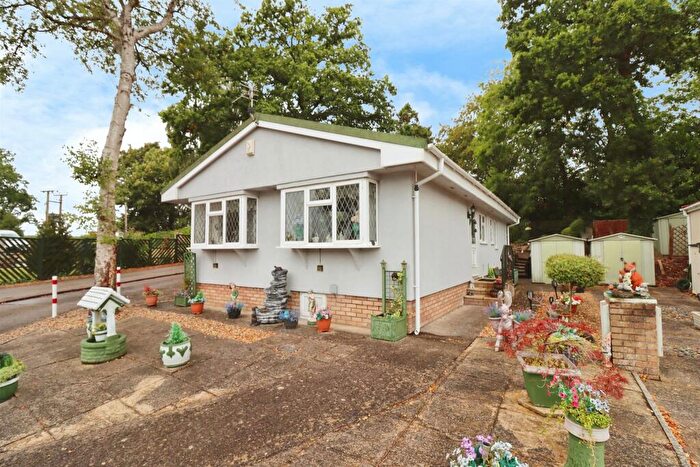 2 Bedroom Park Home For Sale In Ram Hill, Coalpit Heath, Bristol, BS36