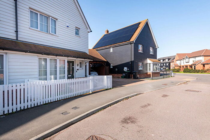 3 Bedroom Semi-Detached House For Sale In Trevithick Drive, Peters Village, Wouldham, ME1