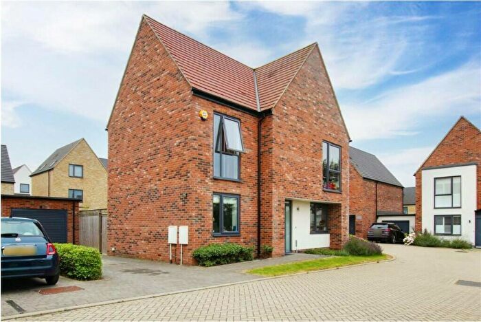 3 Bedroom Detached House To Rent In Blackthorn Close, Waltham Cross, EN8