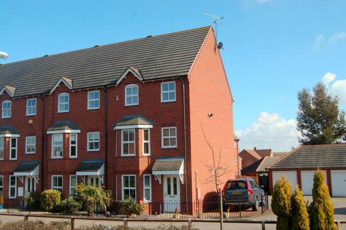 3 Bedroom Town House To Rent In Rowallen Way, Timken, Daventry NN11