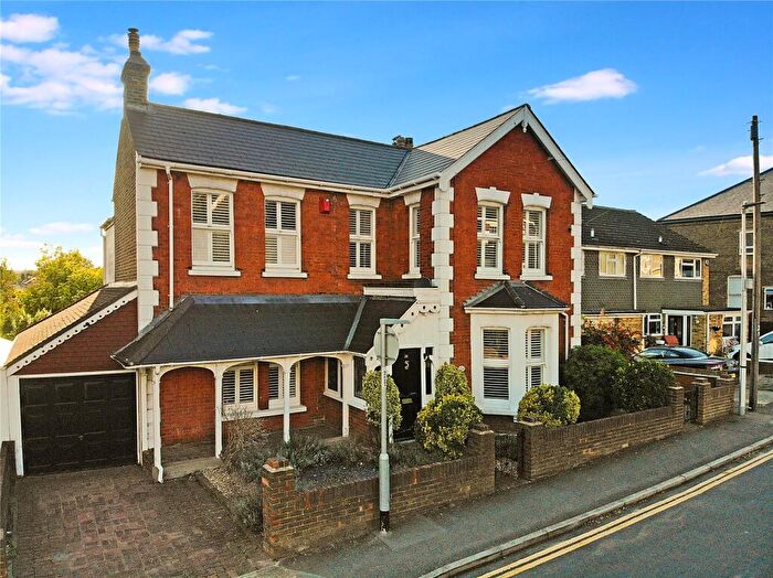 4 Bedroom Detached House For Sale In Goddington Road, Rochester, Kent, ME2