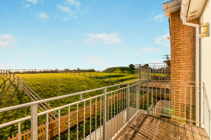2 Bedroom Apartment To Rent In Shore Road, Ventnor, PO38
