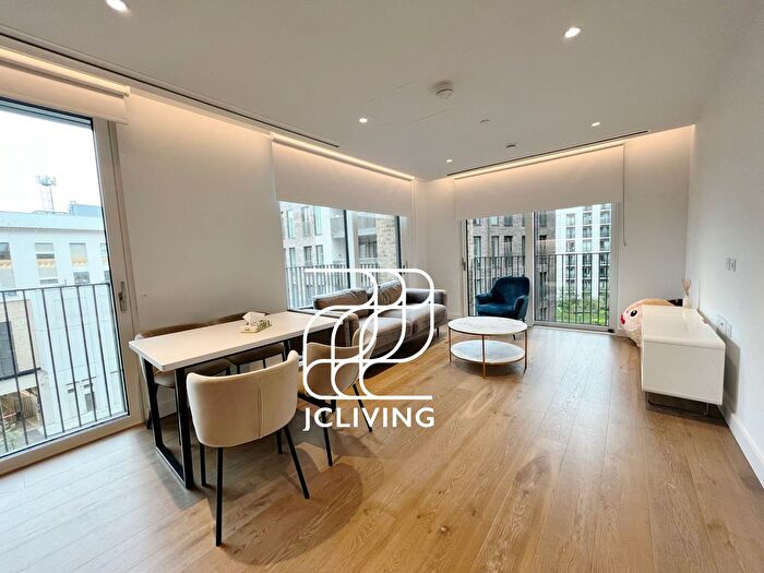 2 Bedroom Flat To Rent In Signature House, London, WC1X