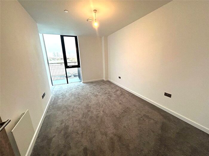 1 Bedroom Flat For Sale In Buckingham Road, Bletchley, Milton Keynes, Buckinghamshire, MK3
