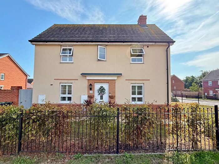 3 Bedroom Semi-Detached House For Sale In Mulberry Walk, Havant, PO9