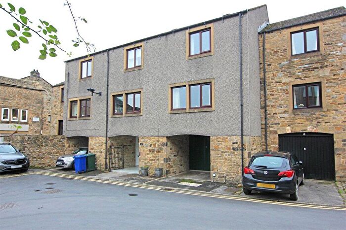 2 Bedroom Terraced House For Sale In Albert Square, Skipton, BD23