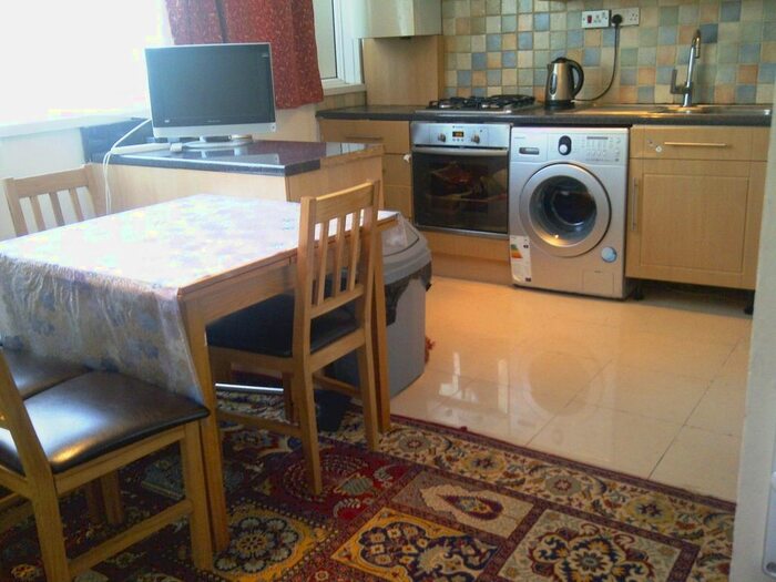 4 Bedroom Flat To Rent In Charfield Court, Shirland Road, W9