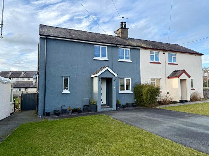 3 Bedroom House For Sale In Rhos Y Gad, Llanfairpwllgwyngyll, LL61