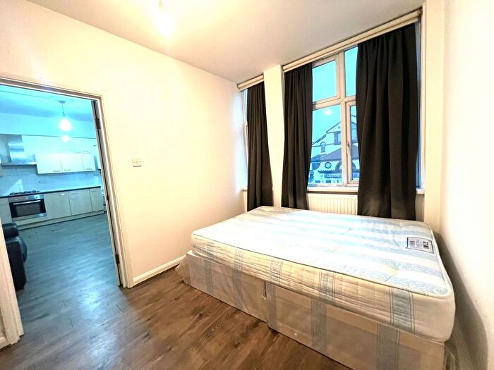 1 Bedroom Flat To Rent In High Road, Ilford, IG1