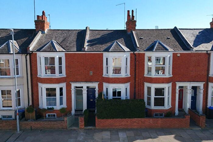 3 Bedroom Terraced House For Sale In Broadway, Abington, Northampton, NN1