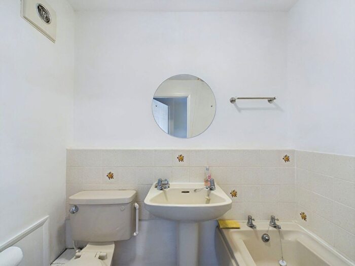 1 Bedroom Flat For Sale In Penrith Court, Broadwater Street East, Worthing, BN14