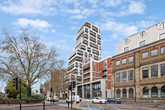 2 Bedroom Flat To Rent In York Place, Battersea, SW11