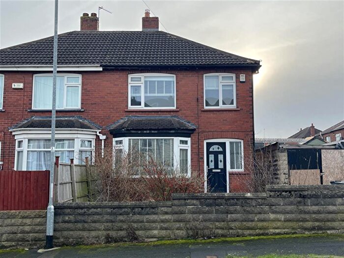 3 Bedroom Semi Detached House For Sale In Back Mount Pleasant, Leeds, LS10