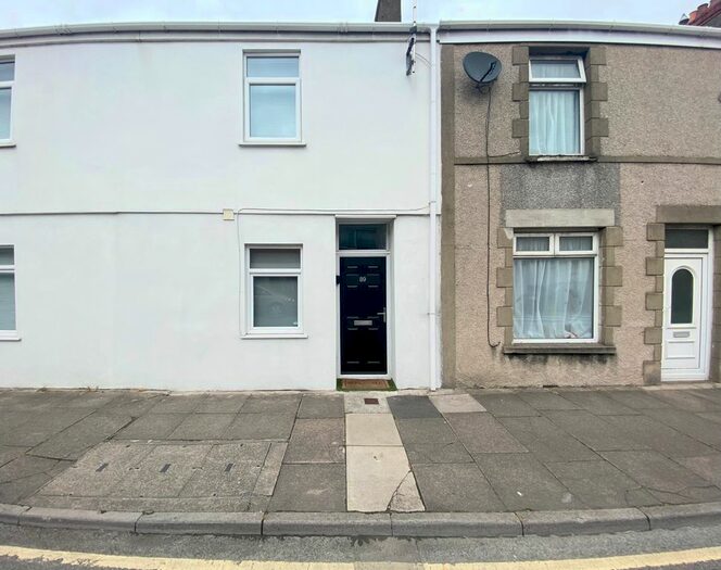 1 Bedroom Flat To Rent In New Road, Porthcawl, CF36
