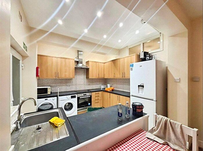 5 Bedroom End Of Terrace House To Rent In Harborough Road, Southampton, Hampshire, SO15