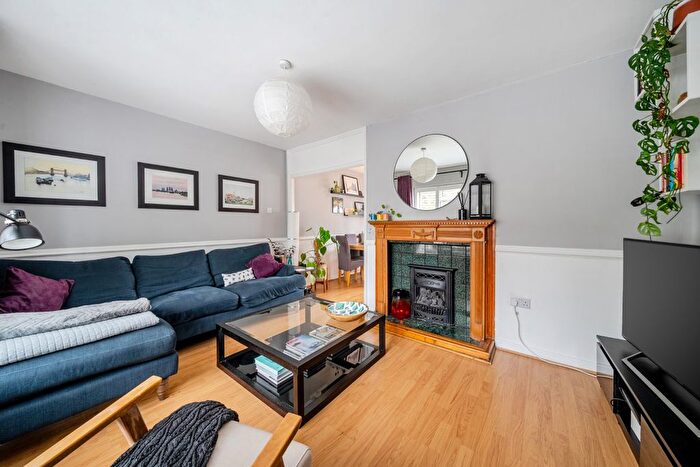 3 Bedroom Semi-Detached House For Sale In Herlwyn Gardens, London, SW17