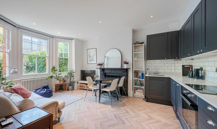 2 Bedroom Flat To Rent In Hackford Road, London, SW9