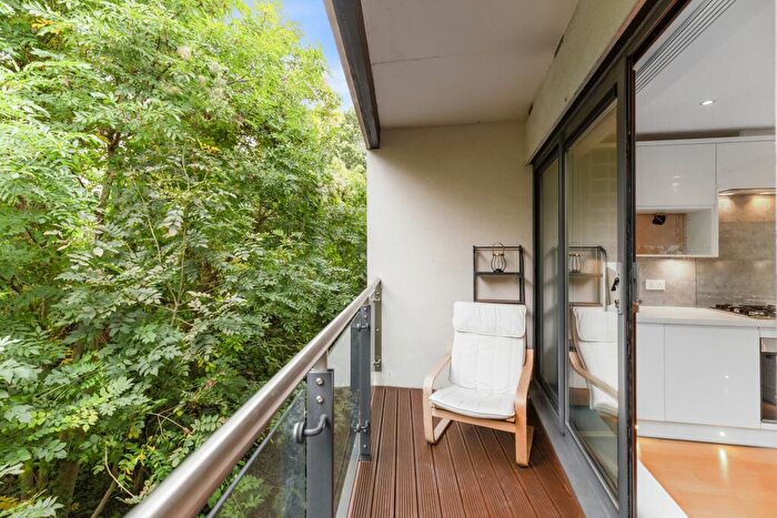 2 Bedroom Flat To Rent In Grove Vale, SE22