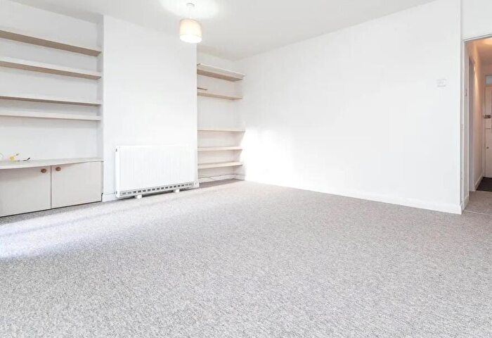 1 Bedroom Flat To Rent In Aislibie Road, SE12