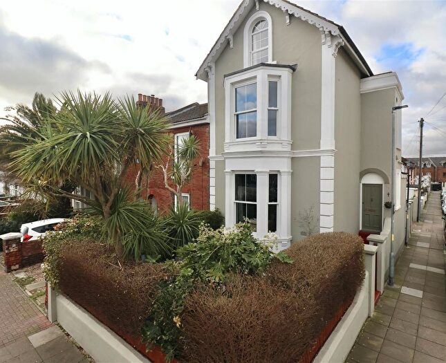 4 Bedroom Semi-Detached House For Sale In Duncan Road, Southsea, PO5