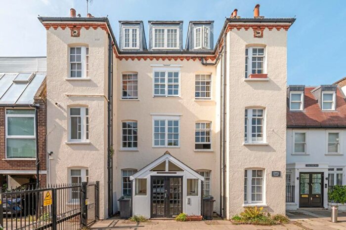 1 Bedroom Flat To Rent In Prince Arthur Mews, Hampstead, London, NW3