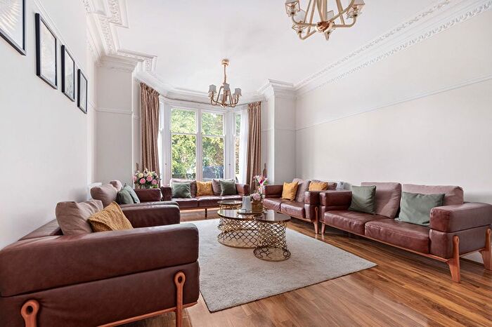 7 Bedroom Semi-detached House For Sale In Broomgrove Road, Botanical Gardens, S10