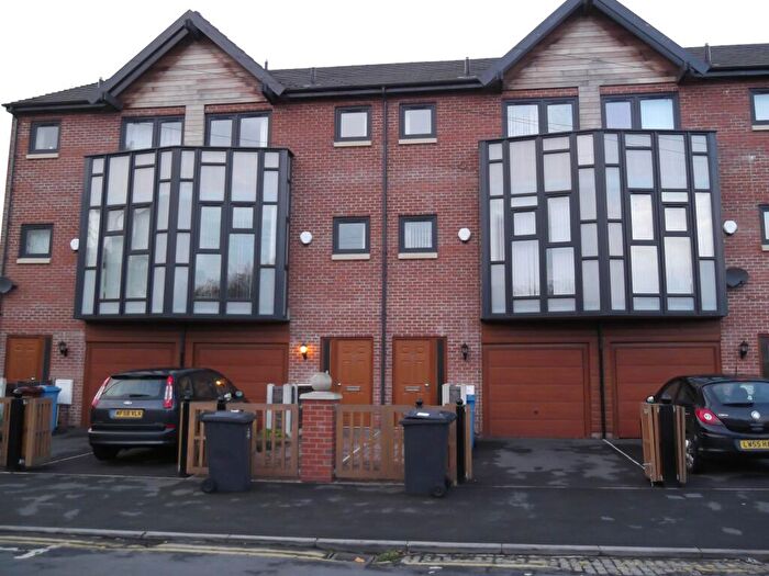 5 Bedroom Town House To Rent In Plymouth View, Manchester, M13