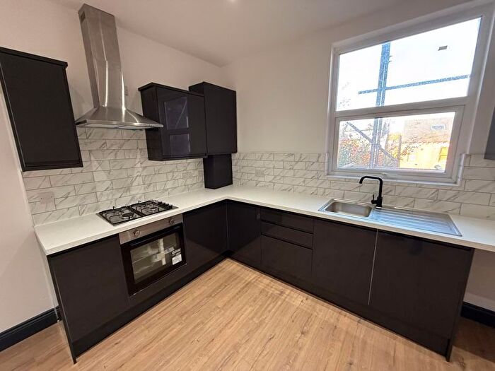 2 Bedroom Flat To Rent In Roundhay Road, Roundhay, Leeds, LS8