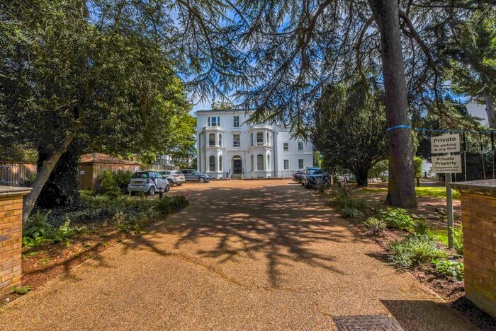 2 Bedroom Flat To Rent In Cambridge Park, Twickenham, TW1