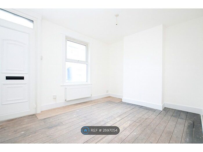 3 Bedroom Terraced House To Rent In Melbourne Road, Chatham, ME4