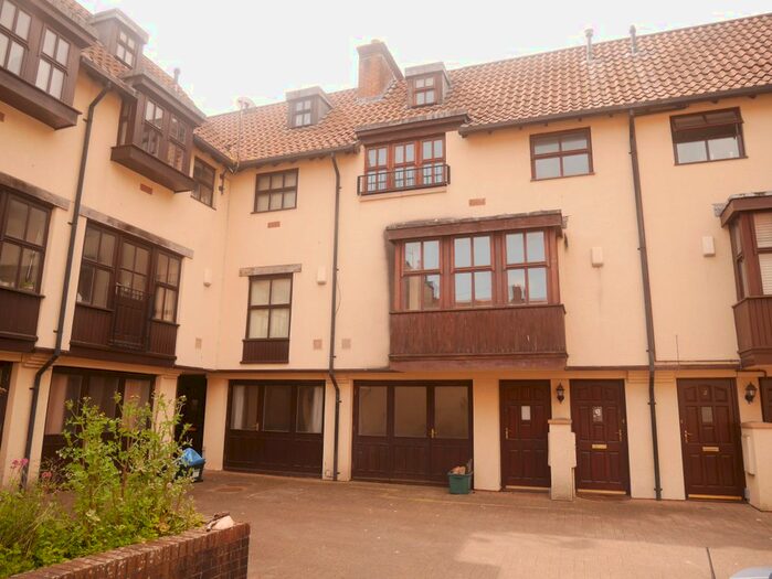 4 Bedroom Terraced House To Rent In Bear Yard Mews, Charles Place, Hotwells, BS8