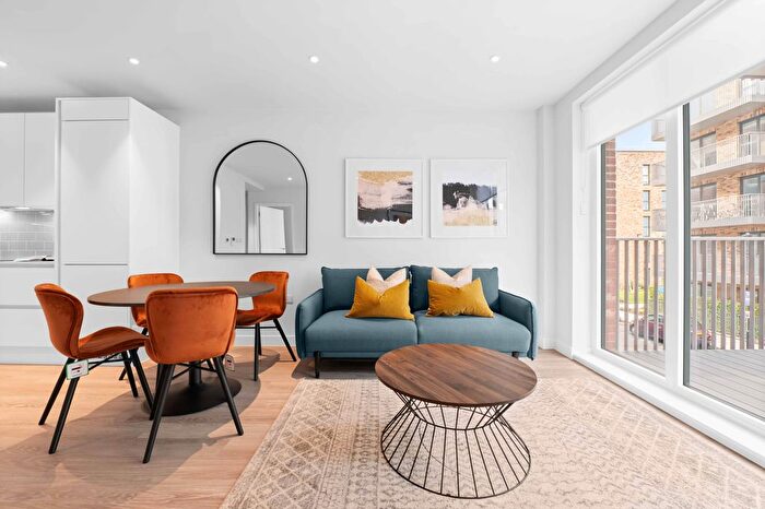 1 Bedroom Flat For Sale In Samara Drive, Southall, UB1