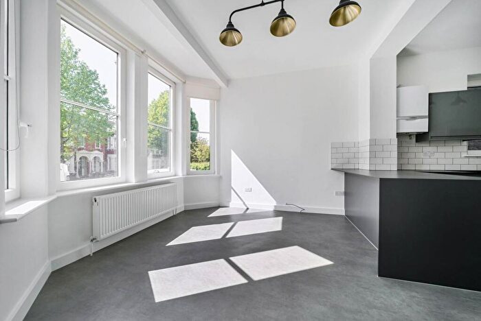 4 Bedroom Terraced House To Rent In Upper Walthamstow Road, Walthamstow, London, E17