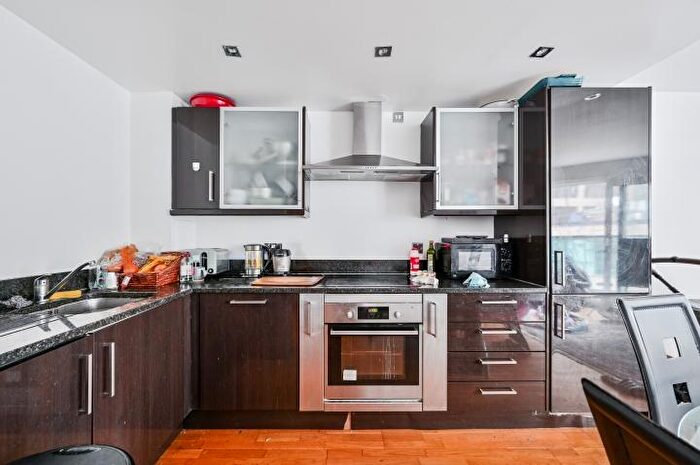 2 Bedroom Flat For Sale In Block Wharf, Cuba Street, London, E14