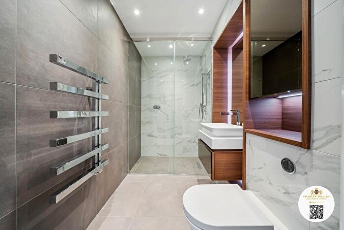 3 Bedroom Apartment To Rent In Flat, Neroli House, Piazza Walk, London, E1
