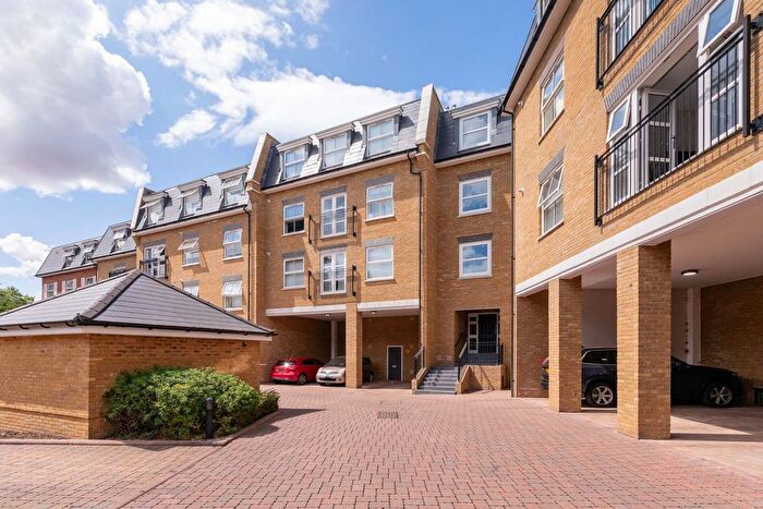 2 Bedroom Flat For Sale In Oldfield Road, Maidenhead, SL6