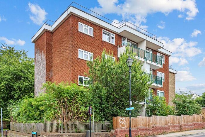 1 Bedroom Flat For Sale In Gibbon Road, Peckham, SE15