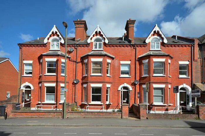 2 Bedroom Flat To Rent In Sydenham Road, Guildford, GU1