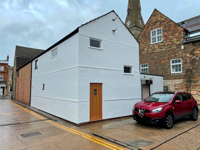 2 Bedroom Flat To Rent In Market Hill, St. Ives PE27