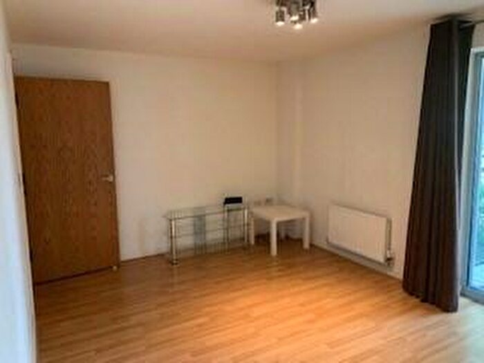 2 Bedroom Flat To Rent In Queen Mary Avenue, E18