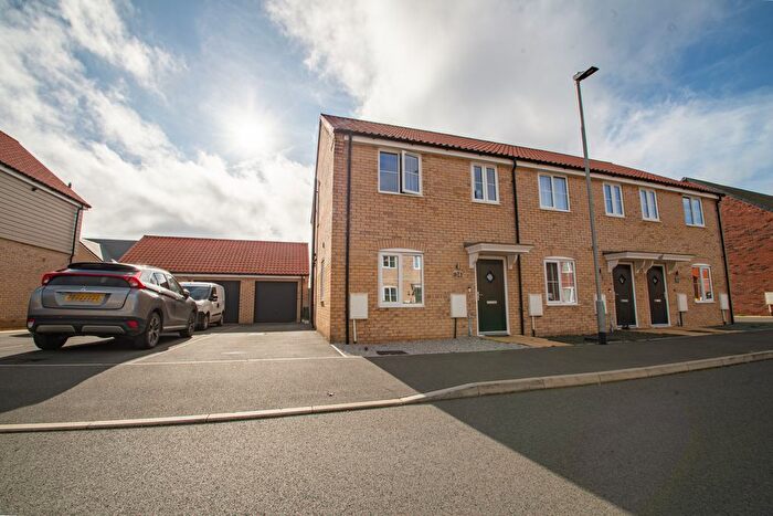 3 Bedroom Semi-Detached House For Sale In Fincham Drive, Crowland, Peterborough, PE6