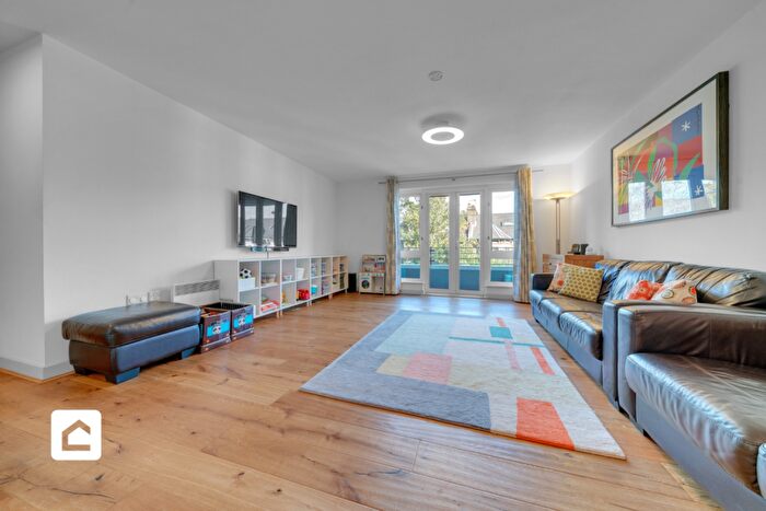 2 Bedroom Apartment To Rent In Park Lane, Croydon, Surrey, CR0